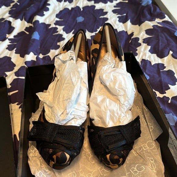 Women’s BCBG Paris Phyniax size 8 leopard platform heels - Picture 4 of 5